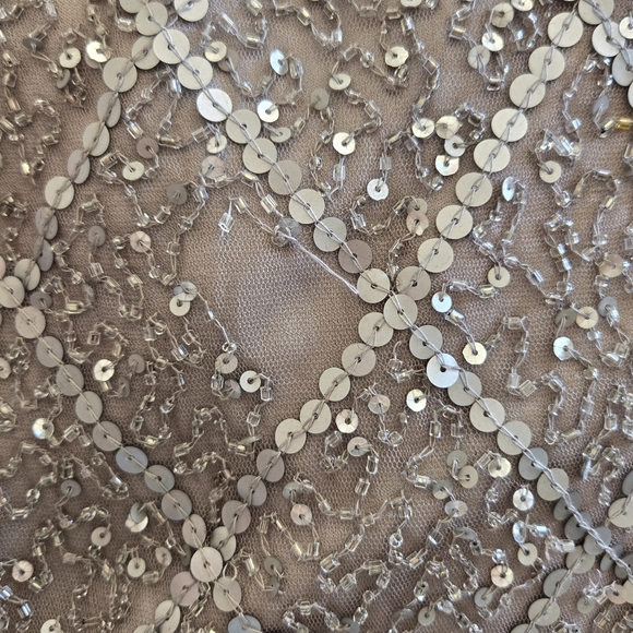 STUNNING SLEEVELESS SILVER SEQUIN MIDI DRESS 🩶✨️ - Picture 11 of 14